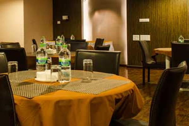 Hotel Siesta Hinjewadi Пуна Экстерьер фото